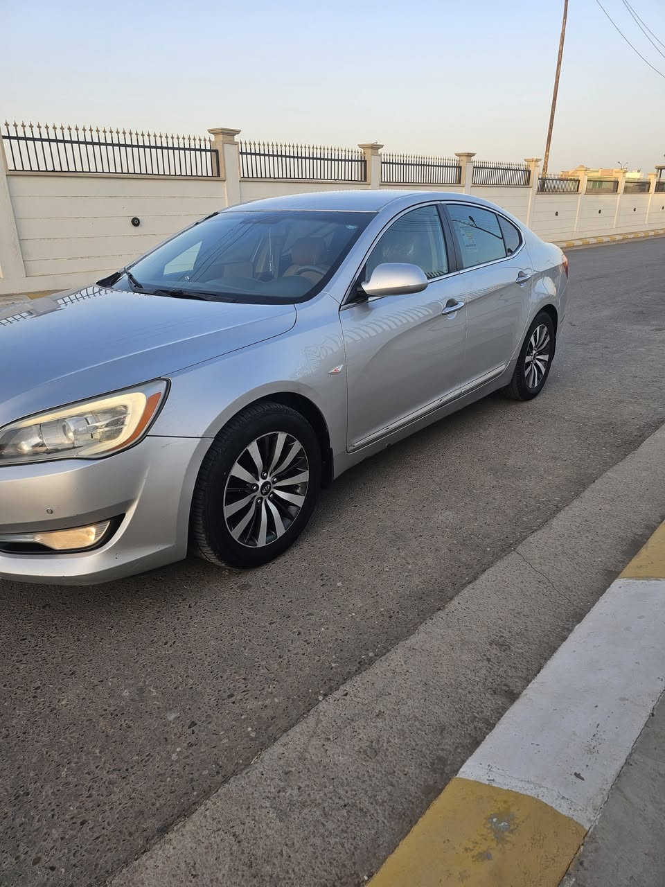 كادنزا ٢٠١٣ خليجي محرك سته سلندر ٣٥٠٠  رقم اربيل تحويل مباشر بيها صبغ جاملغ خلفي فقط كير محرك جيد جدا نص مواصفات السعر ١١٤ وبيها مجال بسيط استفسار *********** مكان السياره الضلوعيه
