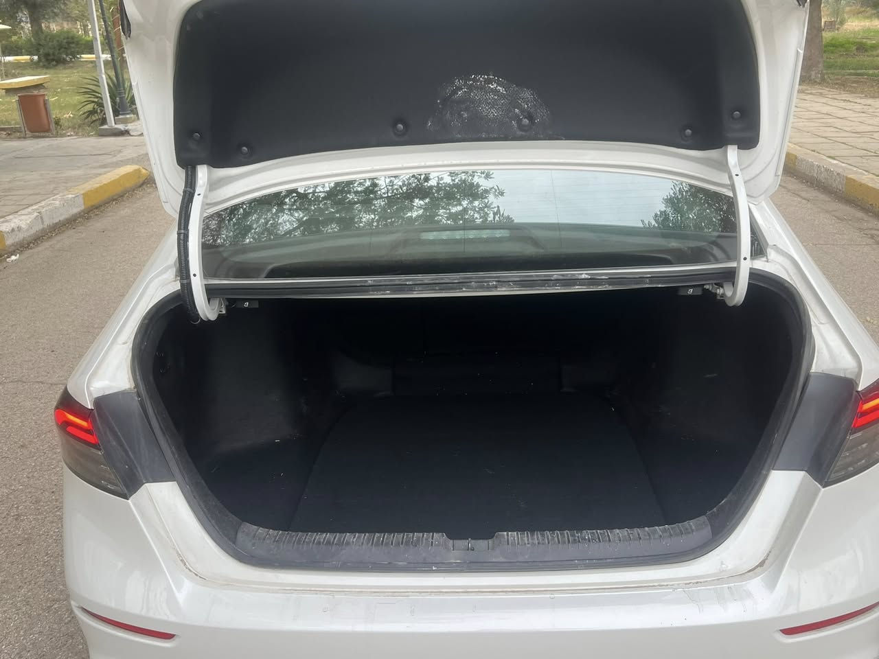 ‏ Honda Accord Hybrid 2024 Sport L
موديل :- 2024
♦️السيارة جاهزة بدون اي نقص
لون :- ابيض
قوة المحرك :- 2.0 Hybrid
عداد المسافات :- 14,985 ميل
مواصفات السيارة :-  Sport - L
♦️عدد المقاعد :- 5 مقاعد 
♦️بصمه عدد 1
♦️ شاشة نفكيشن 
♦️ تحكم مسجل 
♦️ تحكم سرعة 
♦️ بصمة تشغيل 
♦️ دخول ذكي 
♦️ لايت زنون 
♦️ رادار امامي 
♦️ رادار تحديد مسار 
♦️ كامرا خلفية 
♦️ فتحة سقف 
♦️ اوتو بارك 
♦️ هاند بريك بصمة 
♦️ درايف مود 
♦️ مثبت سرعة 
♦️ حساس مسافة امان 
♦️ اوامر صوتية 
♦️ مقاعد كهربائية 
♦️ مقاعد جلد  
♦️ مرايات كهربائية 
♦️نظام النقطة العمياء  
🔴🔴 198$ واصل  بغداد 
السعر بي مجال بسيط 
♦️مكان السيارة بغداد/ العامرية
للستفسار ***********
