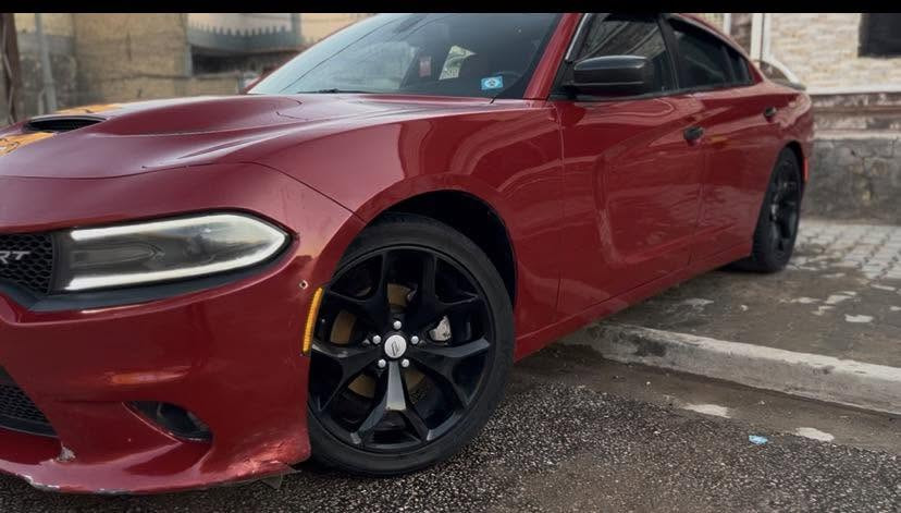 سلام عليكم 
جارجر موديل 17 SXT رقم بغداد مميز  مداور بلنجف مشروع وطني  

لون طماطي احمر 

ويل 18 ويا تخم تاير جديد 

تبريد ثلج  جاهز 

داخل احمر 

بنيد 3 فتحات 

سياره بيها حادث امريكا جاملغ خلفي وباب 

وهنا صاير بيها صفحه صبغ صفحت السايق غير شي مكفول شواصي لغود مكفولات 

سياره ماعايزها شي ترتيبات بسيطه 

مكانها نجف الاشرف 

سعرها 160 وبيها مجال للشراي 

الرقم *********** للتواصل واتساب راسلني ادزلك صور سونار

