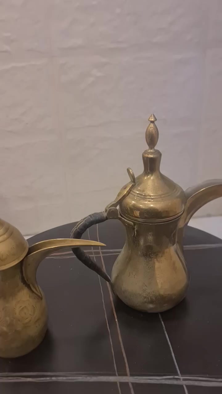 شمع عدان 3 أزواج. سيت غزالات 3قطع. دلات قطعتين كلهن 200 الف كل التفاصيل مذكورة بالفديو والصور الي حاب خاص او على الرقم *********** توصيل مجاني
