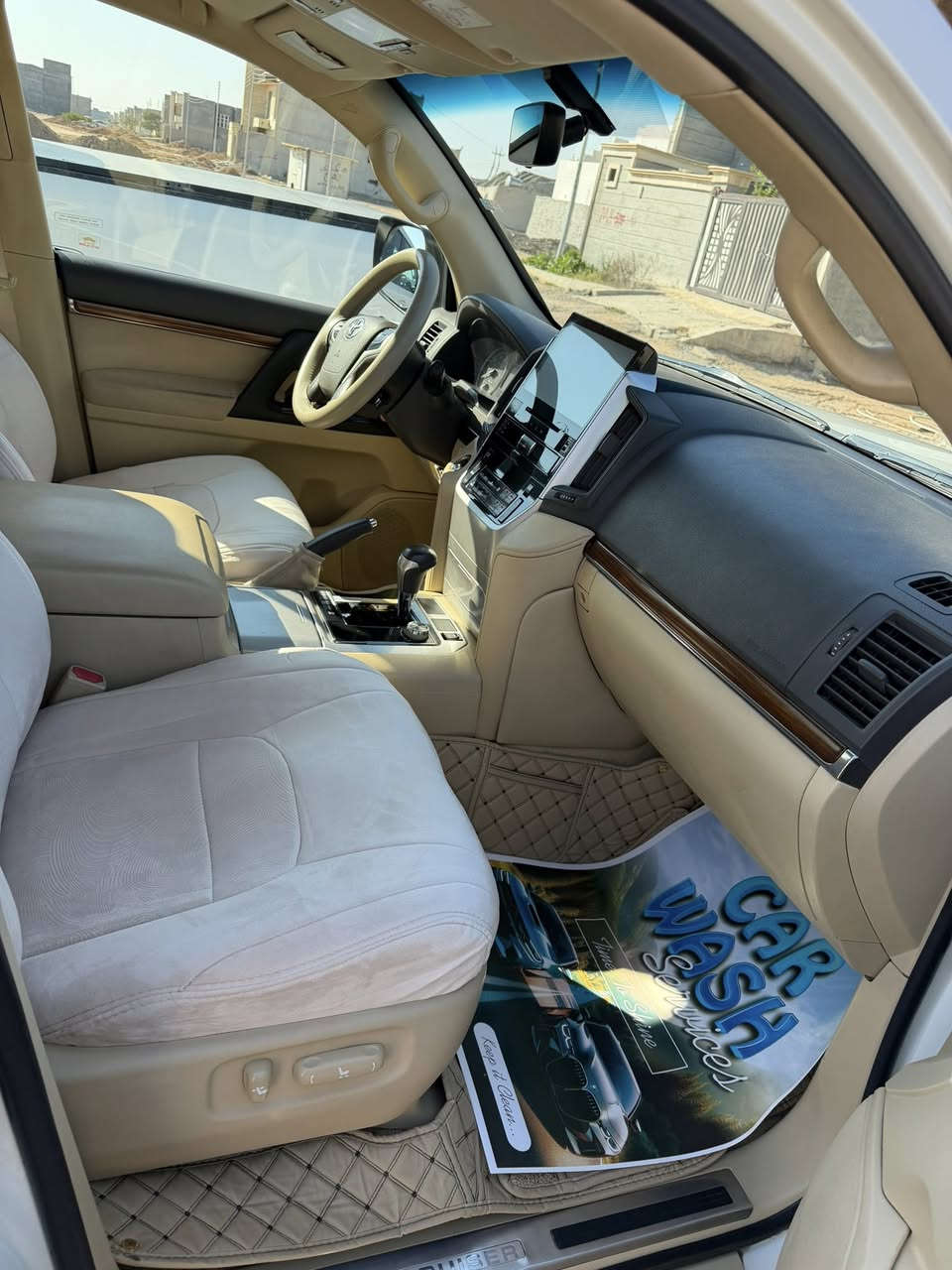 سلام عليكم لاندكروز 2016 فول موصفات محرك 8 سلندر سياره مكفوله عده باب وجاملغ تبديل بلادي شرط مال شركه والسياره بعد احله من الصوره شرط مكفوله حته من البارد رقم بغداد الدولي وبأسمي شرط التحويل سياره ع وضع الشركه ميحتاجلها اي مصرف للستفسار ع رقم *********** 
مكاني تكريت القادسيه 
ملاحضه بيع نقد وبدون مراوس 
السعر 415 وبيها مجال بسيط
