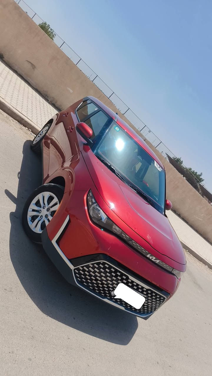 🚗 Kia Soul 2025  
كيا صول 2025

, رقم بغداد 
▪️ ماشيه 12.000 ميل فقط
دخول جديد 

✨ المواصفات:
محرك 2000 دوش
✔️ نص فول 
✔️ ،شاشه 
✔️ كامره  
✔️ مثبت سرعة + تحديد مسار  
✔️ شحن وايرلس  

🚗 الحادث:
كما موضح بالصور، تبديل جاملغ نفس اللون اصلي 
الإيرباك بردة وستيىرن طاك  

📍المكان: بغداد – المحمودية  
📞 ***********
***********
