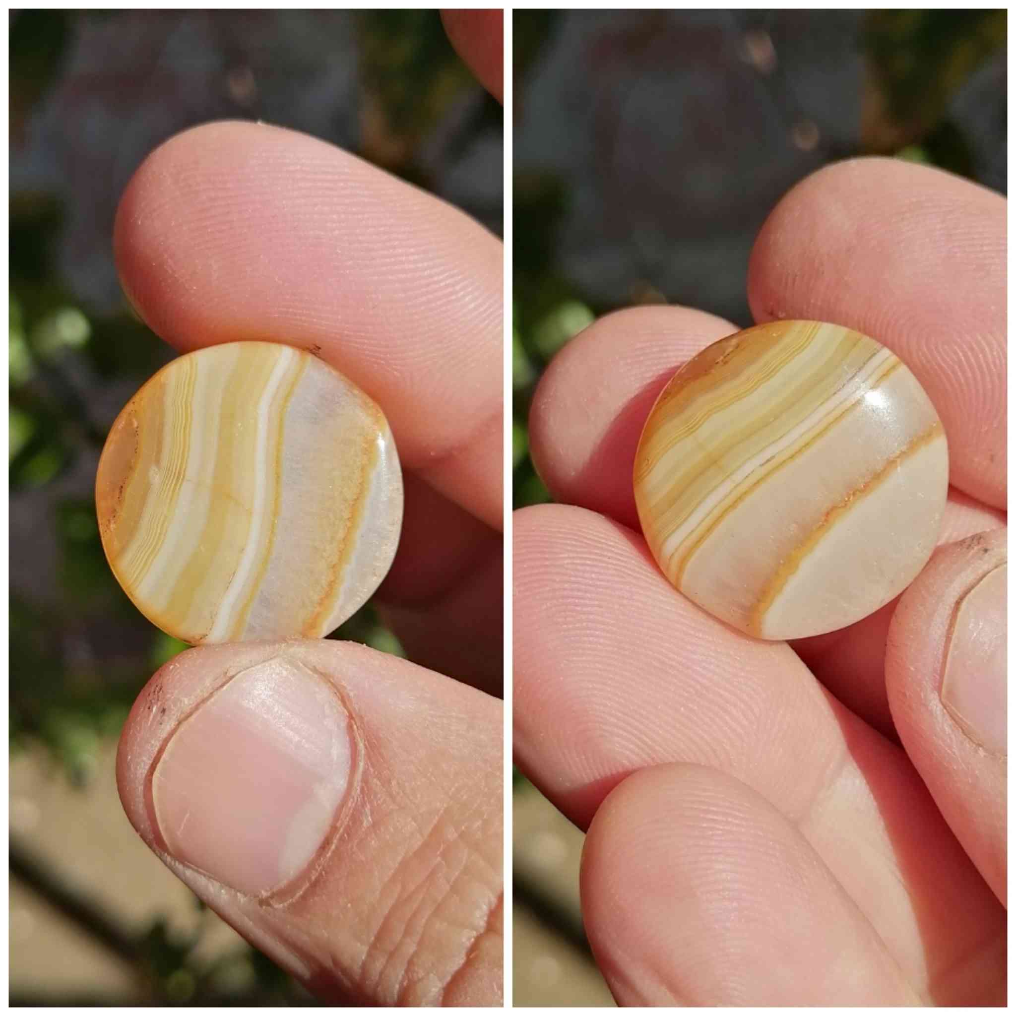 فوائد الجزع اليماني 
قال الامام علي ع كان في يد رسول الله ص خاتم من الجزع اليماني فاعطاه لي وقال ياعلي تختم بالجزع اليماني فانه يطرد مردة الجن والشياطين اما علمت ياعلي ان الصلاة في الجزع عن سبعون صلاة 
هذه الجوهرة  مفيدة في التأريض وتحقيق التوازن ، كما أنها تعمل أيضًا بشكل جيد كحجر واقي. في حين أن الارتباطات بهذا الحجر قد تغيرت بمرور الوقت ، إلا أن معناه يظل كما هو. الجزع هو الحجر الذي يقدم لحامله اهتزازات قوية للغاية من الحماية وقوة الإرادة والتركيز والقوة. ماهي فوائد حجر الجزع اليماني؟
الـجــزع.. وهو نوع من أنواع العقيق إلا أنه أقوى أنواعه روحانيا فمن يحمله ويعمل له السحر بكثرة فهذا الحجر يرد السحر على الساحر وهذا الحجر يرد كيد مردة الشياطين وفيه روايات واحاديث عن رسول الله ص كثيره والفائدة من الله سبحانه وتعالى هذه الاحجار اسباب ومسببات اخوتي الطيبين


**إذا كنت صاحب هذا الإعلان وتريد حذفه لأي سبب، رجاءا أرسل رسالة إلى الدعم الفني**