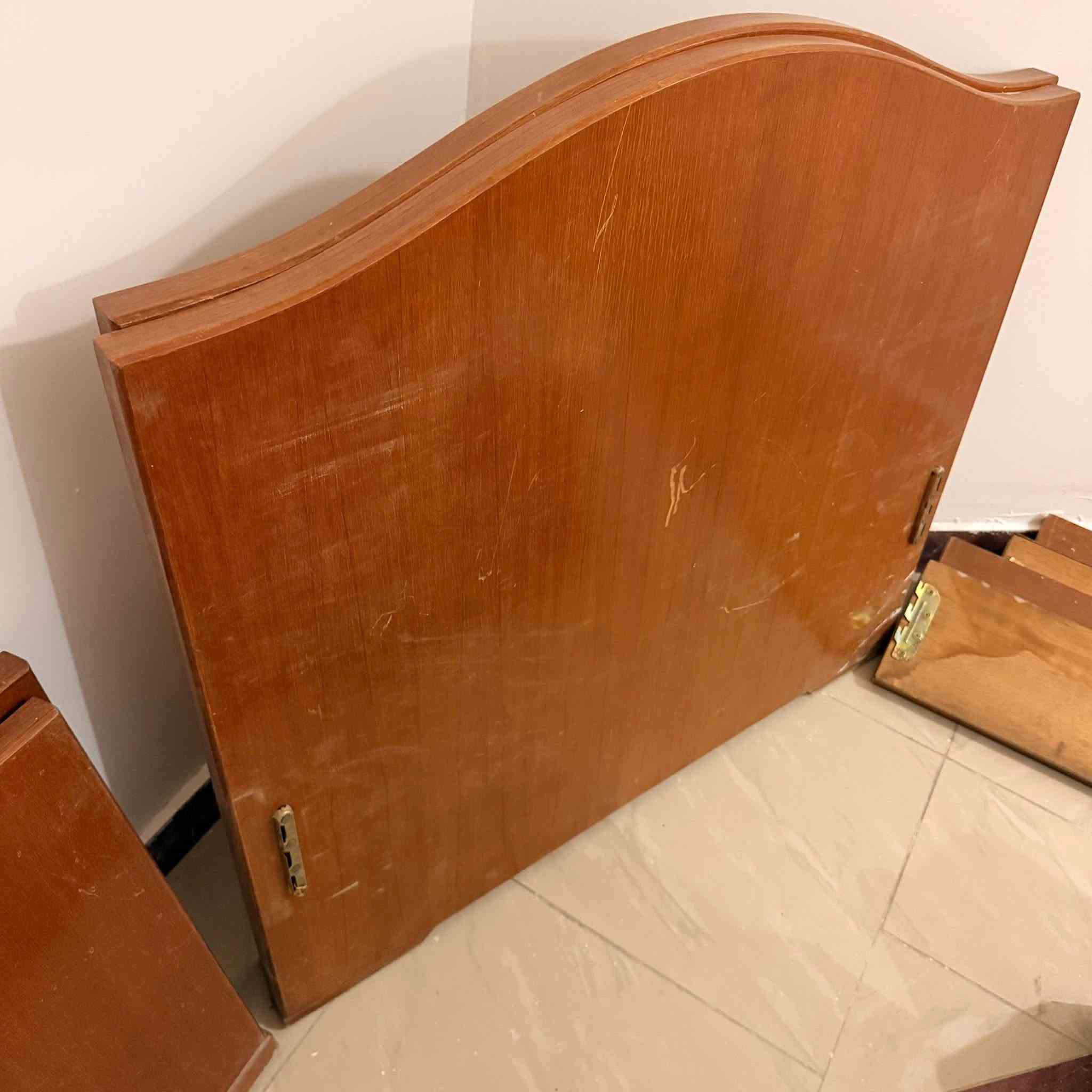 اطار سرير. عدد ٢
يرهم يصيرون اسرة لشخصين  بدون تخت
 السعر ١٣٠ الف وبيها مجال المكان بغداد


**إذا كنت صاحب هذا الإعلان وتريد حذفه لأي سبب، رجاءا أرسل رسالة إلى الدعم الفني**