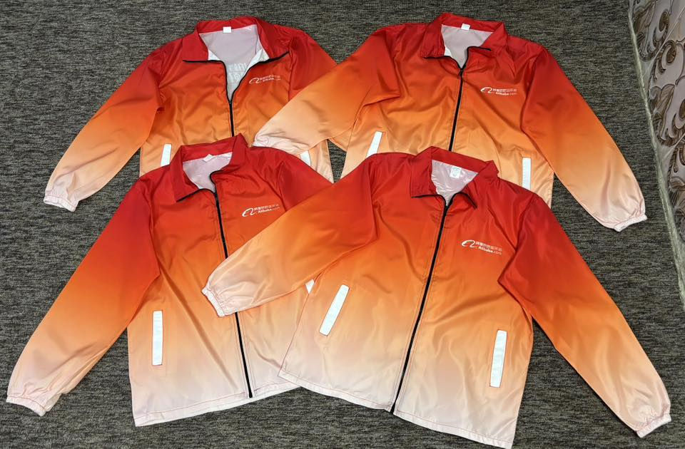 سيت متكون من اربع قطع قماصل مطرية قياسات القطع 2xl و 4xl  وقطعتين 3xl  للحجز خاص او اتصل على الرقم 
***********📞
يوجد توصيل سريع لكل العراق 🚚
