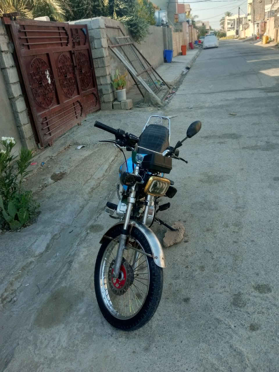 سلام عليكم دراجه تايكر موديل 23 نضافه شوفك عينك مكينه كفاله لاتبخير ولاتنقيص كهربائيات شغاله السعر 400وبيه مجال العنوان ديالى الخالص هبهب ***********
