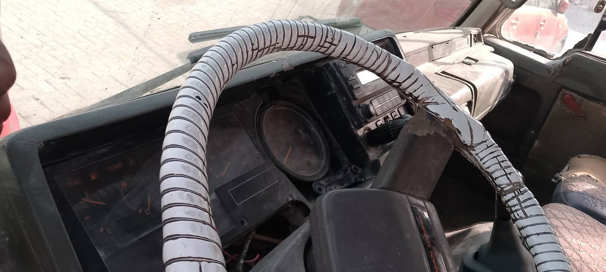 السلام عليكم نيسان بلادي كلاابي موديل 1992رقمه دياله مكينه 12قماره وربع مكينه بيه بخار   لسعر 85وبيه مجال ***********
