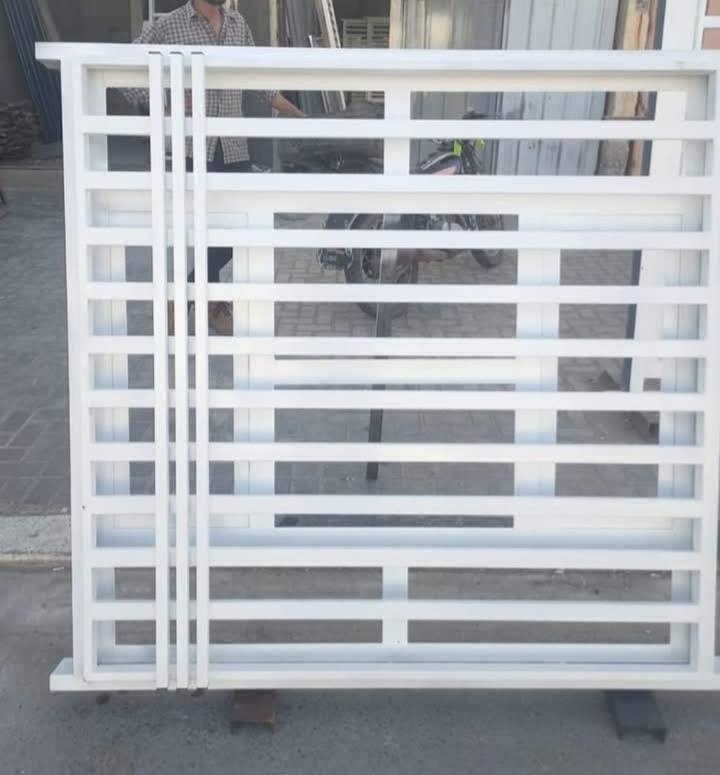 عمل  جميع انواع  الحدادة أبواب جملونات
شبابيك محجرات
 سقائف كيسبان
سقائف كيربي
كافة أعمال السندويج 
المكان داخل  بغداد 
الرقم الاستفسار ***********
