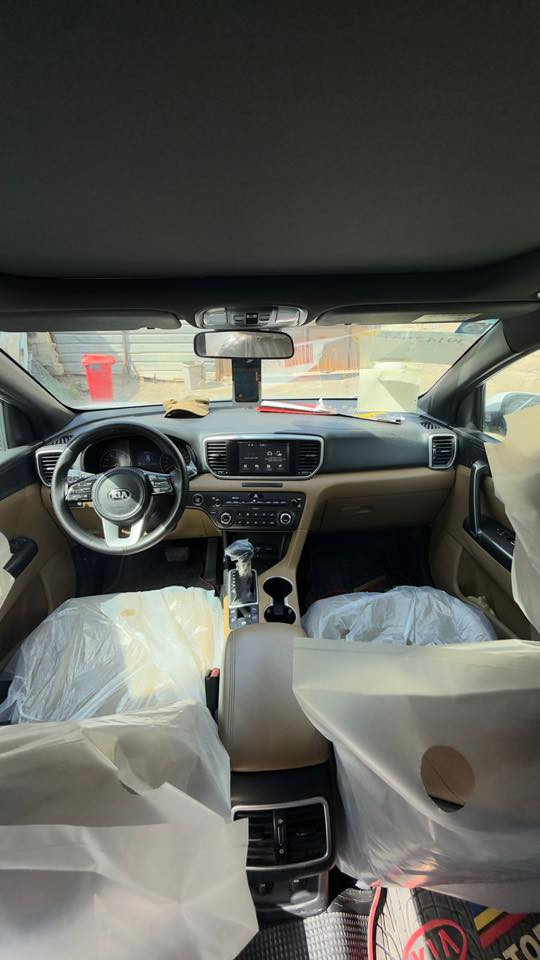 السلام عليكم
سياره سبورتج 2019 خليجي سياره حلوه ونضيفه بيها قطعتين وموجود السونار سياره حلوه 

كل نقص مابيها 

العنوان بغداد الزعفرانيه 

السعر 180 وبيها مجال 

سياره مال بيت وحلوه رقم بغداد وبسمي 

ماشيه 77,900 حقيقي 

قطعتين تبريد 

***********
