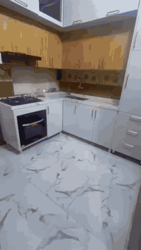 مشتمل للبيع 50متر
...قرب مدارس العميد معملجي كربلاء
(طابقين وسطح)
السعر 85 مع المجال 
للاستفسار الاتصال في الرقم      (***********)
