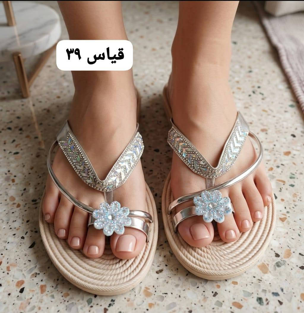 ✨ وصل الجديد ✨
👡 الصنادل والجركز بسعر 7,000 دينار فقط.
👠 الحذاء الكعب بسعر 12,000 دينار.

🚚 التوصيل مجاني داخل بغداد فقط.

📞 للطلب والاستفسار:
***********

#احذية #صنادل #اكسبلور_فولو #كعب_عالي #احذية_نسائية
