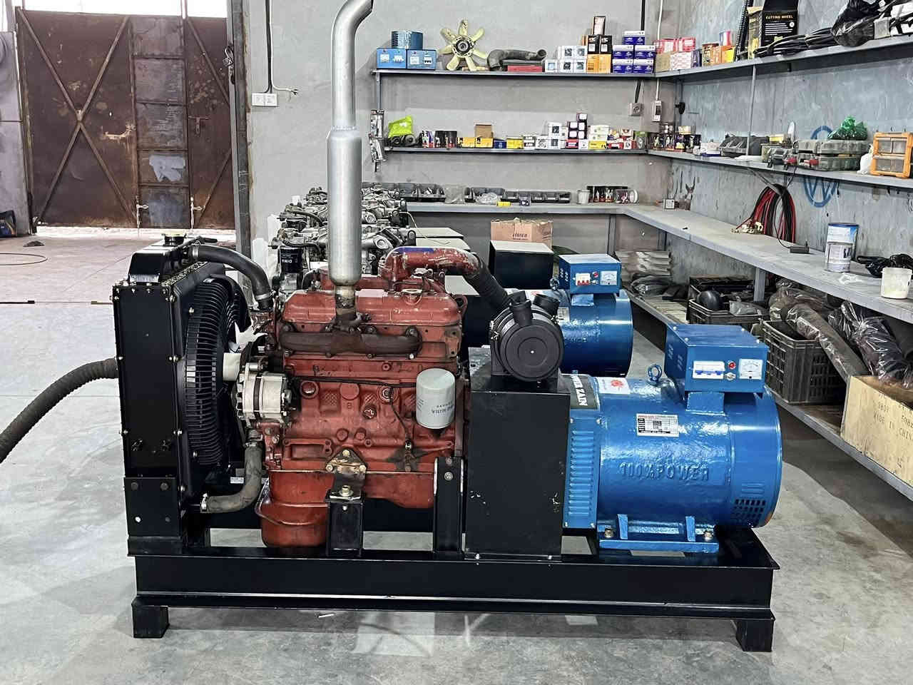 للبيع مولد فيات افيكو اربع بستم حاويه مكفول لاتنقيص ولابخار رأس توليد ٥٠ كيفي 3فيز المكان الصويره الحي الصناعي للاستفسار الاتصال على الأرقام التاليه ***********/ ***********
