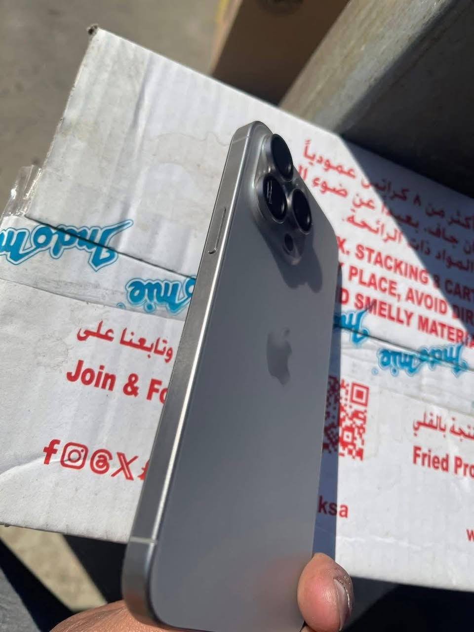 السلام عليكم
* ايفون 📲 15 برو ماكس

* لون تيتنايوم مميز

* بطاريه 🔋 86

* ذاكره 256

* نموذج M

* شخط واحد ماكو بل جهاز اخو الجديد 

* واذا بي شخط واحد تاخذه بلاش وتروح

* مكفول كفاله عامه من فتح وتصليح 

* كامل ملحقات

* السعر /  980 

* عنوان / المشتل

* شراي اتصل / ***********
