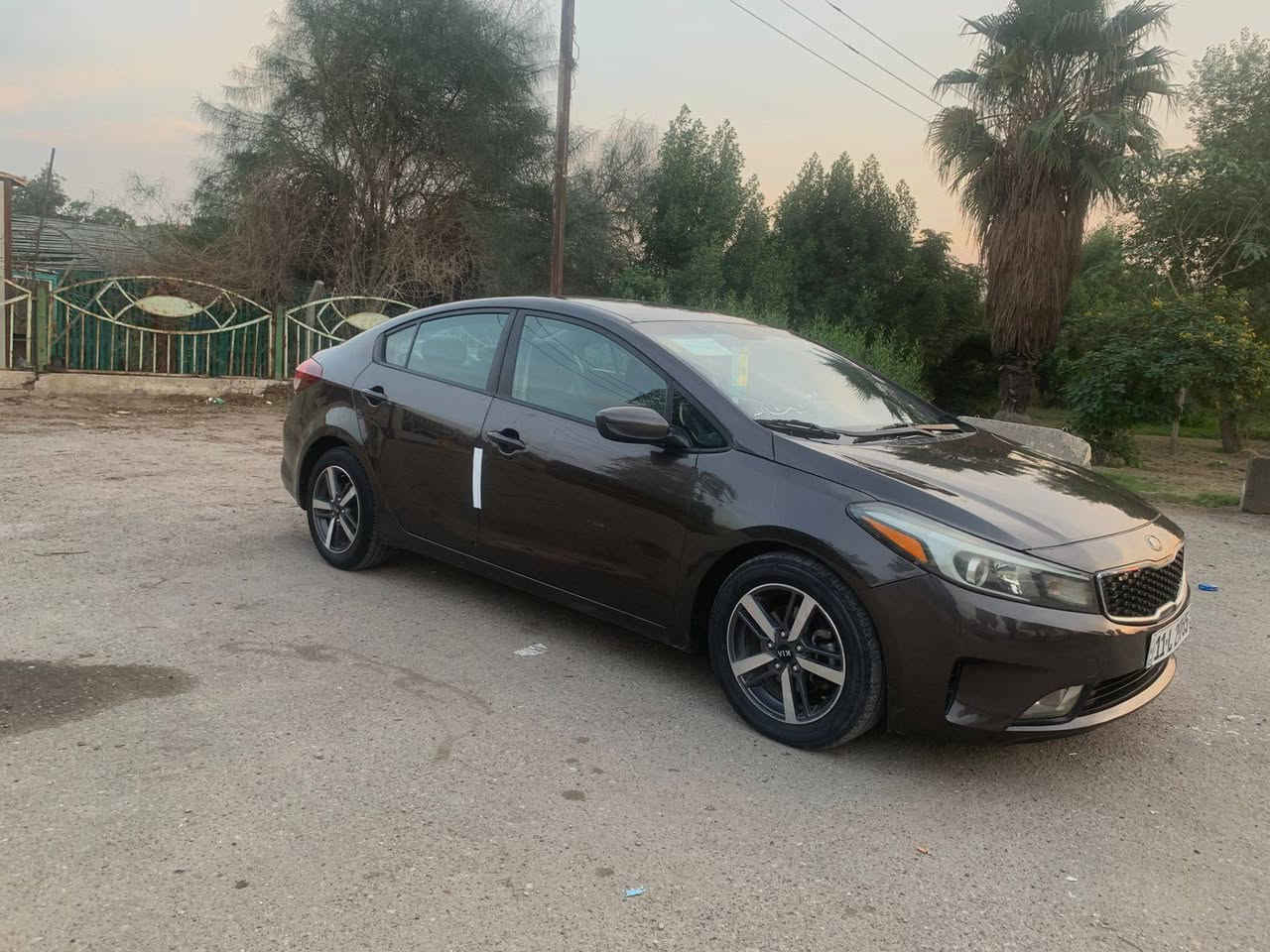 سلام عليكم مرخصة الادمن المحترم فورتي رقم بغداد
موديل ٢٠١٧ وارد امريكي 
بيها ٥ قطع صبغ بدون دواخل 
كير مكينه كفاله 
مكينه ٢٠٠٠ دوش 
كير اي تي 
صدر مكفول 
تبريد تدفئه مكفول 
ماشيه ٨١ حقيقي 
وصور حادث مرفق بالمنشور 
السعر ١٠٤  وبيها مجال كلش قليل
عنواني بغداد البياع ***********ممتوجد عل نت انتصل عل خط
