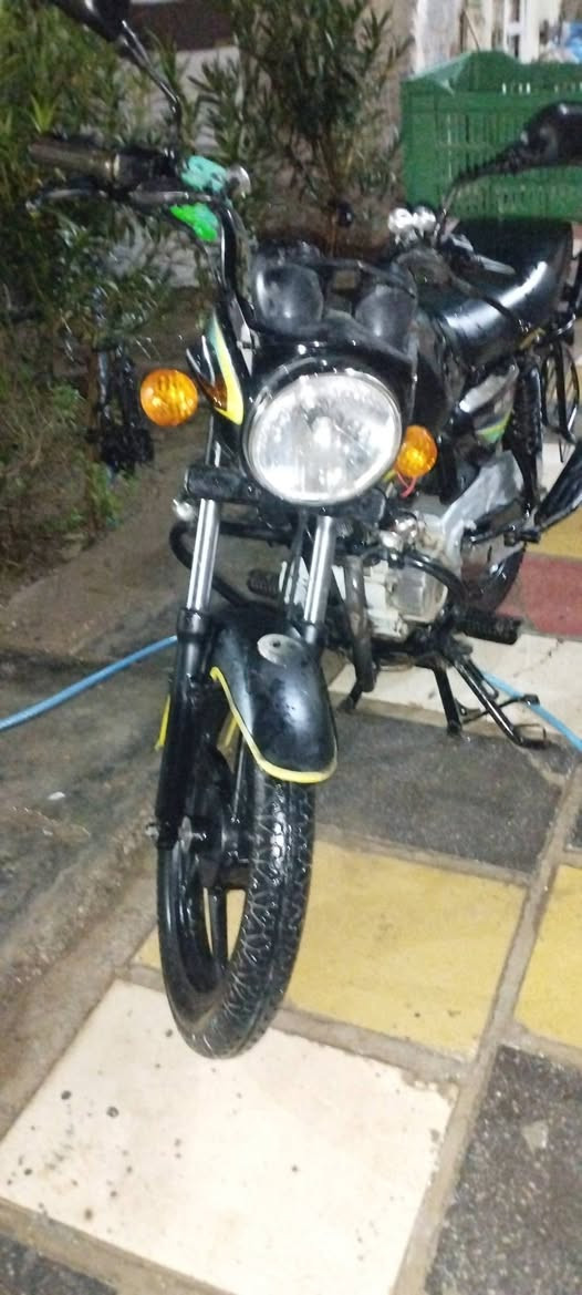 سلام عليكم بوكسر لبيع موديل 21 نضيفه مرقمه رقم و سنويه السعر واحد و تلثميه و الشراي بي خير ويدلل باقي التفاصيل *********** وخاص موجود
