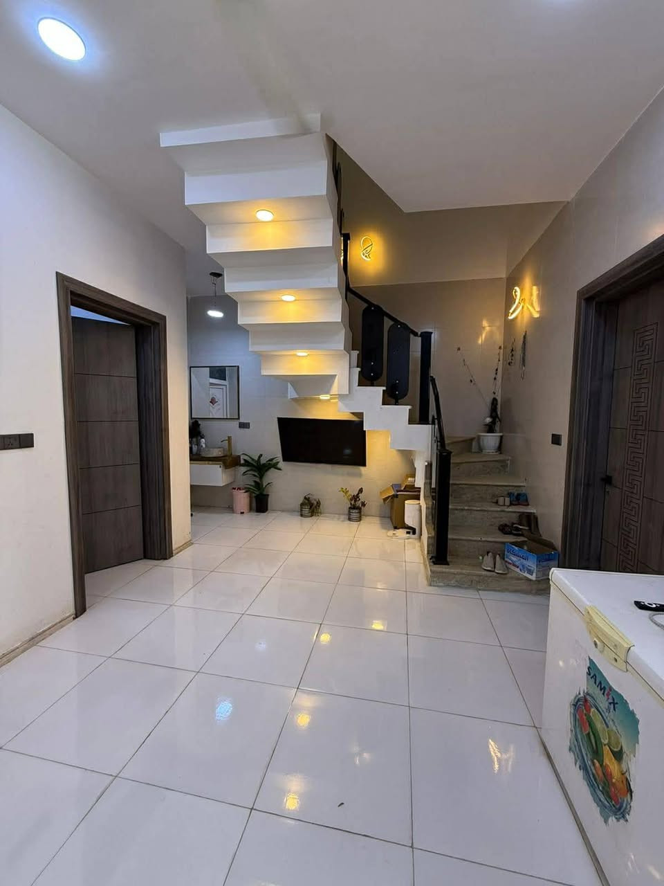 بيت طابو زراعي ١٠٠ م بناء حديث درجة اولى
حي الصحة شارع مقابل كازينو مارينا(شارع مسكوف البغدادي) 
على شا رعين تبليط
منطقة جدا هادئة ومرتبة
طابق ارضي (غرفة نوم/استقبال/صالة/حمام داخلي /حمام خارجي
طابق اول /غرفة كبيرةمع حمام(سويت)
مجهز ب تانكي سعة ١٠٠٠ لتر/كيزر/ماطور ماء/خط انترنيت/خط مولدة
للاستفسار ***********
