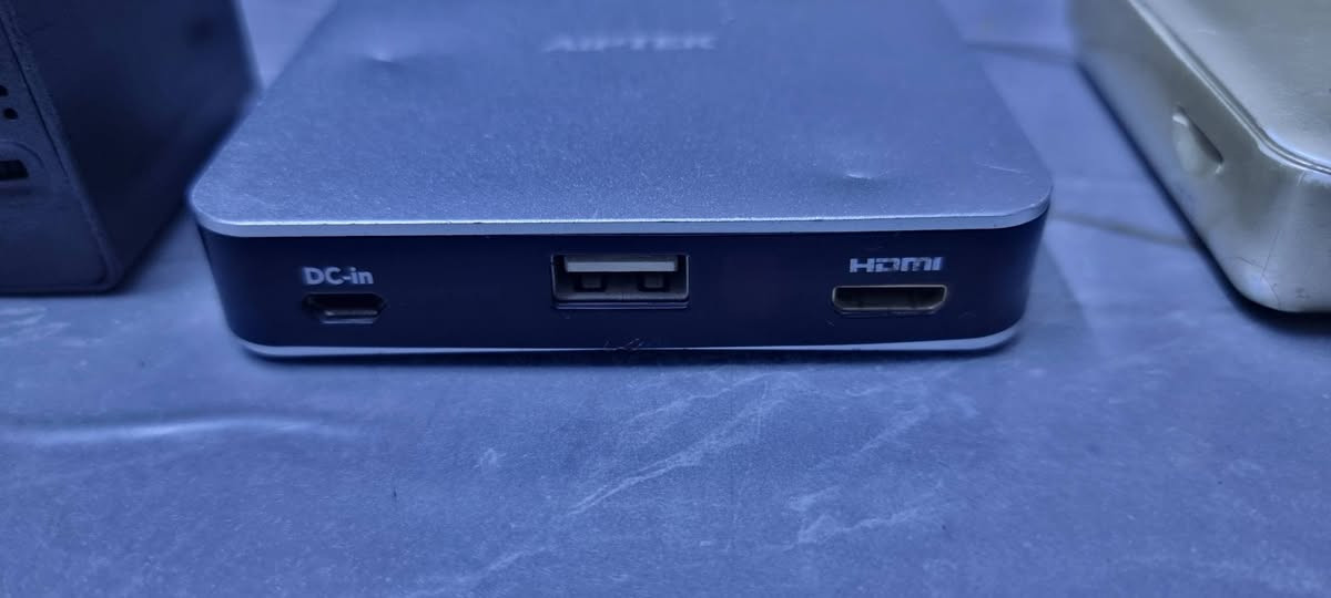 داتا شو شحن عدد 3 للبيع سعرهم شلع 165  الف ماابيع مفرد شلع كلهن حجمهن مني زغار.
2شغالات وحده دكمة الباور مكسورة
بغداد/مدينة الصدر/***********
