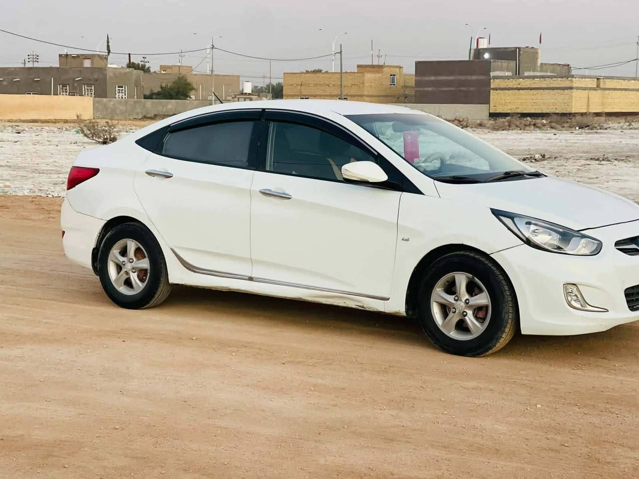 السلام عليكم
اكسنت مديل 2012 خليجي 
مكينه 1600 
تبريد تخم تاير 
حداديه سياره جاهزه مانقصه شي
شاشه كامره حكم استيرن اشاير 
كهربايات سياره جاهزه
رقم قادسيه مكان لسياره السماوه المركز 
السعر 82 وبيه مجال 
لاستفسار ***********
