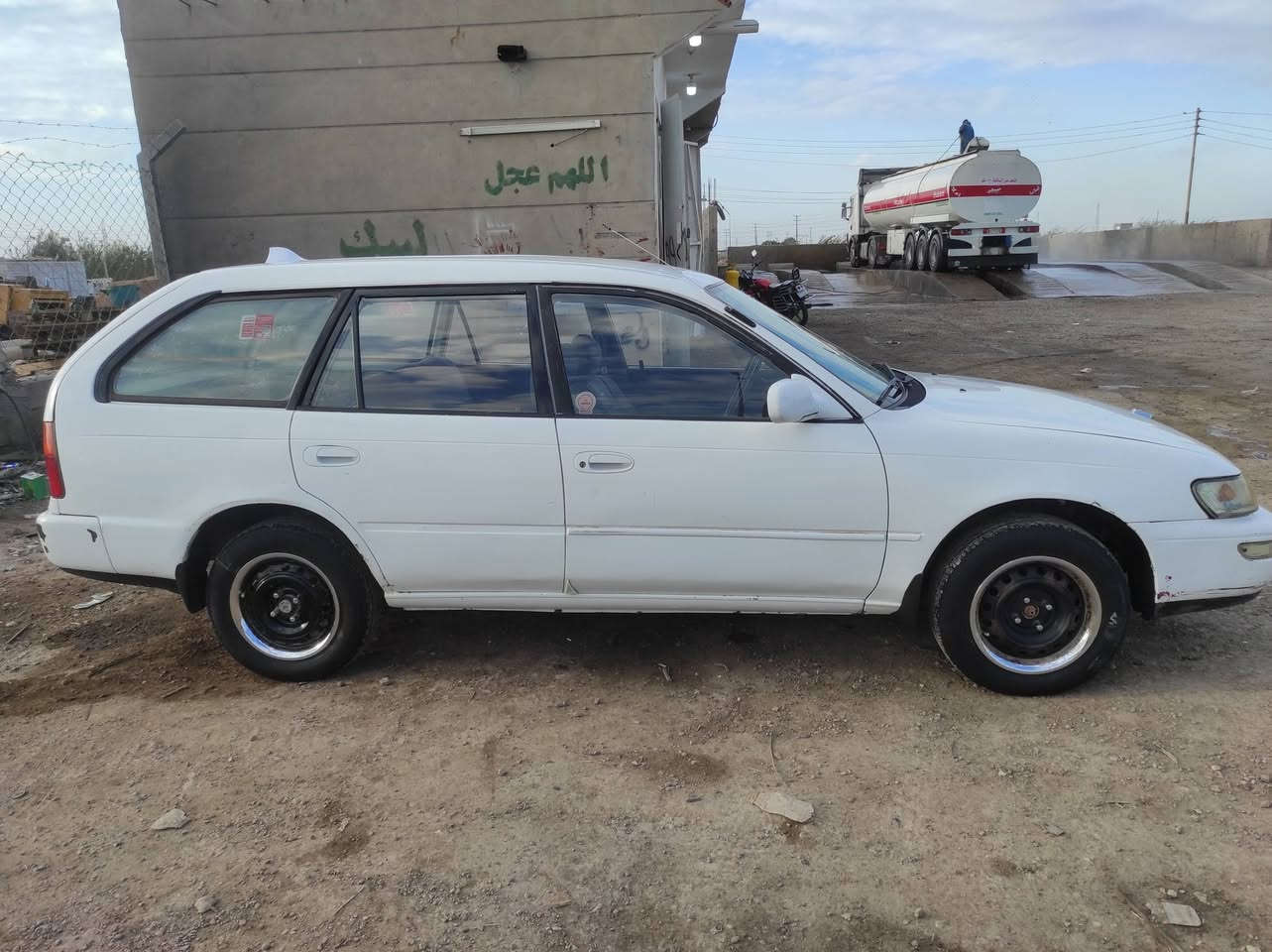 كورله للبيع موديل 95رقم بغداد انكليزي حجم المحرك 1800مصبوغه جماليه مكفولة من الضربه السعر 55مكان واسط النعمانيه ***********/***********
