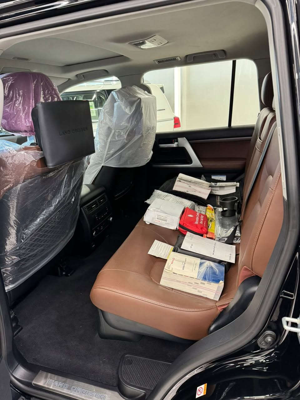 •	أعلى فئة VIP فول كامل vxs
• محرك 5700 سي سي (V8)
 • كفالة عامة سارية وتشمل الدعاميات
 • مغلفة PPF
 • ماشية 35 ألف كم فقط
 • جكات (تعليق هيدروليك)
 • صندوق خلفي كهرباء
 • استخدام نظيف جدا
      •السيارة جديدة رقم اربيل
      • تخويل تضليل سنوية
      •   سيارة بأسمي تحويل مباشر 
      • موديل السيارة ٢٠١٩
      • بريم اصل 
      • كراسي تدفئة تبريد 
      •داخل قرميدي مميز 
       • رادار خروج عن المسار 
     فئة ال vxs معروفة تجي اعلى فئة بالانكروزر
مكان السيارة بغداد للاستفسار:واتس اب ***********
