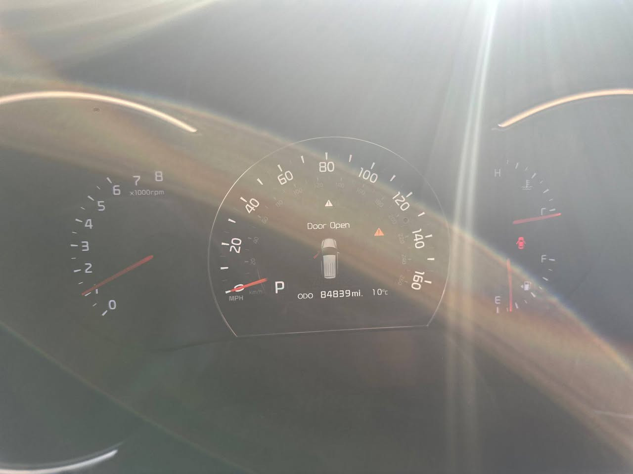 سلام عليكم
للبيع سورنتو 2014 وارد امريكي السياره   بيه صبغ بل باب الصدر وجاملغ والبنيد يعني ٣ قطع  .
كيرمكينه تبريد مكفولات 

الموصفات/
السياره 4X4 وتكدر تفصله يصير سحب امامي
المحرك ٦ سلندر ٣٥٠٠ Ex
السياره بيه نضام المنحدرات
جلد/ تدفئة 
ابواب بصمات سياره حلوه وجاهزة  
 كشن سائق كهربائي 
٣ قطع تبريد ٧ راكب
شاشة 
السياره ماشيه 85 الف ميل

السعر :148
***********
