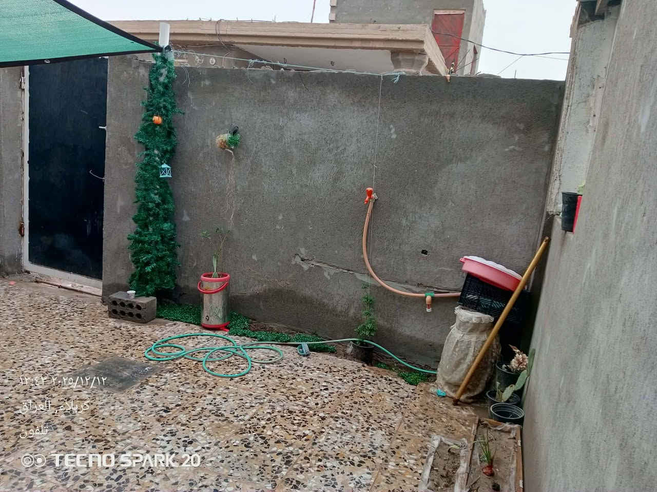 إعــلان بــيــع عــقــار
للبيع بيت حديث البناء في منطقة العَنّانة الجديدة،المساحة الكلّية:105 متر مربع. بناء سنة» 2025م
الموقع: مقابل مجمّع المصطفى التجاري – منفذ العَنّانة – وقبل المدارس مباشرةً.
الملكية: طابو زراعي (25).
---
🚩مكوّنات البناء:
هول واسع.
غرفة نوم.
مطبخ خارجي.
صحيات داخلية مشتركة.
---
تفاصيل المساحات:
1. الكراج:
العرض: 4.5 متر
الطول: 5.5 متر

2. غرفة النوم:
الطول: 4.5 متر
العرض: 5.5 متر

3. الهول:
الطول: 4.25 متر
العرض: 5.25 متر

4. المطبخ الخارجي:
(2 × 3 متر)

5. الصحيات:
داخلية – مشتركة. 
6.مع بيتونة كبيرة

📌مميزات المنطقة:
تتوفّر فيها مستوصف.
روضة للأطفال.
مدارس 
» قريبة جدًا.📌تواصل مع»***********
السعر 33او بي مجال.
