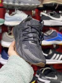 ماركة نیو بالانس وكالة اصلي قياس :٤٣ طول القدم :٢٧.٥سم للحجز دذلي خاص ...