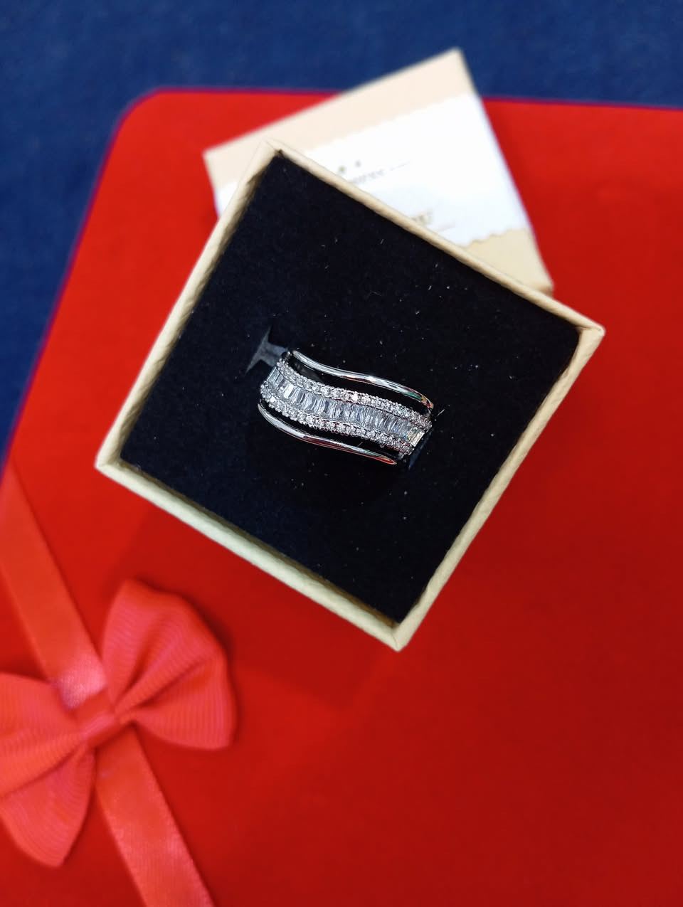 ✨ وصلتنا تشكيلات جديدة ✨
من الإكسسوارات والساعات النسائية الأنيقة 💎⌚

موديلات راقية تناسب:
💃 المناسبات
🎁 الهدايا
👑 الإطلالات اليومية

✔️ توصيل لجميع المحافظات 🚚
✔️ الدفع عند الاستلام 💰
✔️ أسعار مناسبة وجودة ممتازة

للحجز والاستفسار 📩
راسلونا على الصفحة أو واتساب: ***********
‏‪
