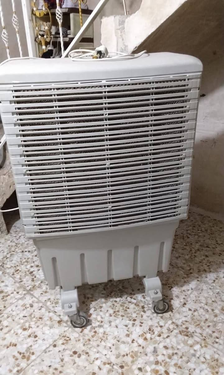 سلام عليكم مبرده كونفيره للبيع قليل استخدام نضيفه كلش ماداخله مصلح بكاني كربلاء حي الرساله السعر 140وهاذا رقمي ***********
