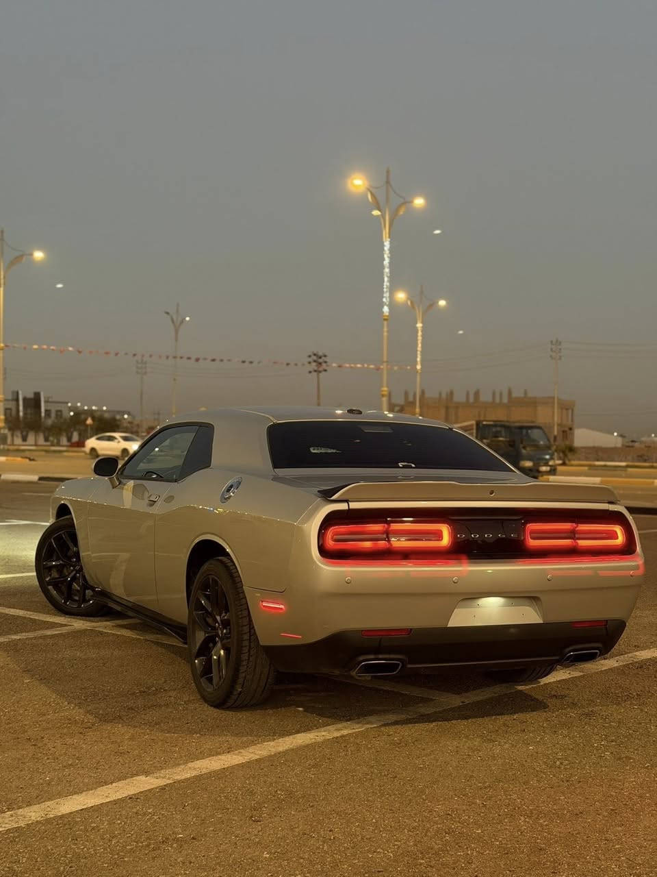 السلام عليكم جالنجر موديل 2020 بدون حادث وارد كندي بيها نص الجاملغين الامامي صبغ  وبيعا بارد كلش قليل ماشيه140 الف كيلو  ونفس الي بالسونار نقصها حداديه اماميه بس  بـ160 وبيها مجال مكانها بغداد السيديه شارع الاثاث 
والي تعجبه يشلع عيوني بدون مراوس 
***********
