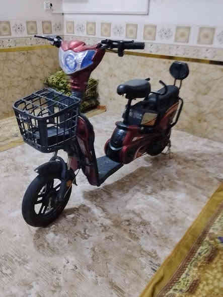 السلام عليكم دراجة شحن حجم 14 جديدة السعر 325الف دينار العنوان حلة نادر الثالثة منطقة  التاجية موبايل ***********
