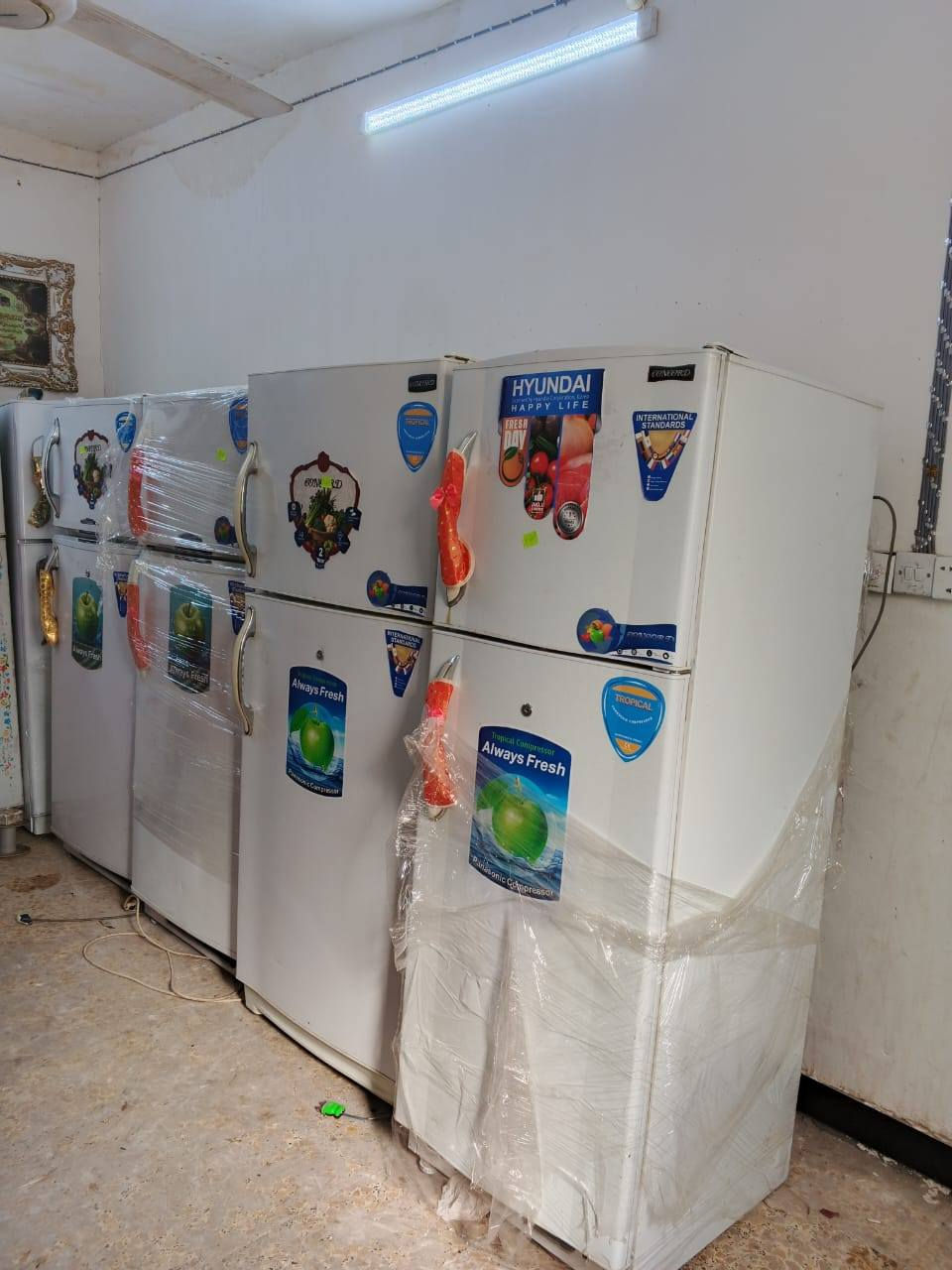 سلام عليكم ثلاجات للبيع أخو جديد نظيفه شراي يتصل ***********

