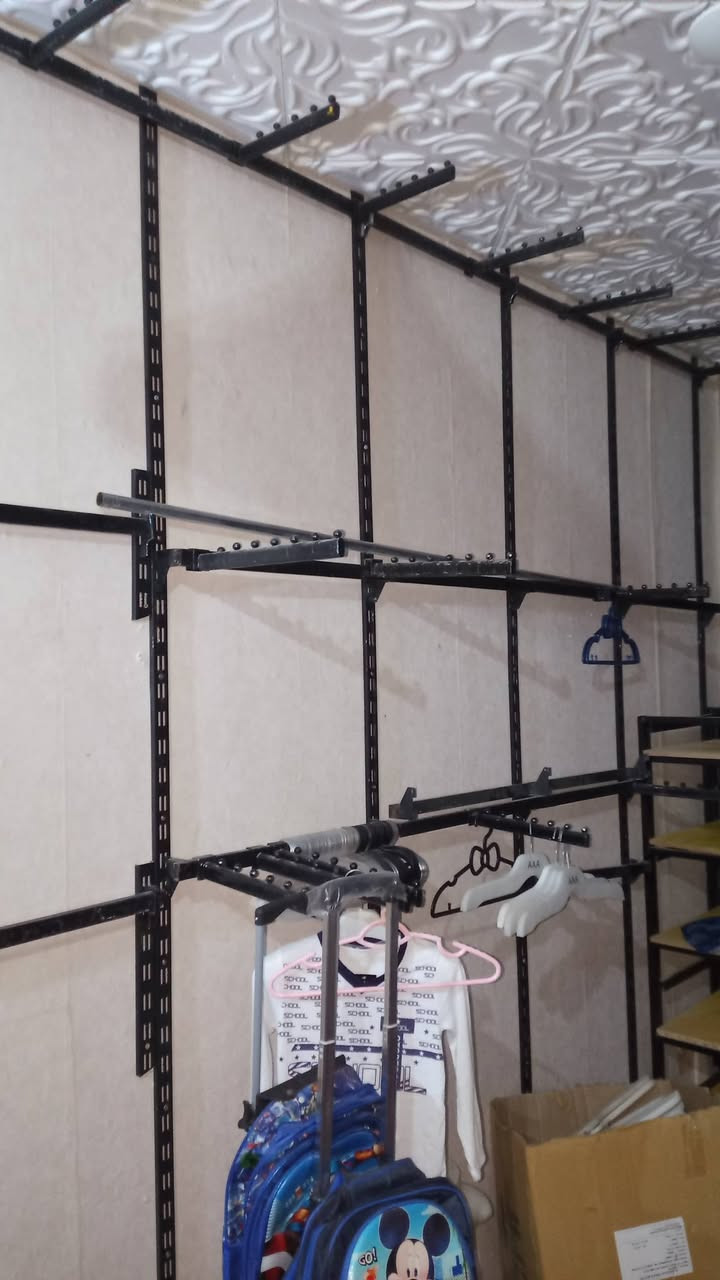 ديكور محل ألبسة متكامل للبيع
مساطر معلقات ملابس وشالات 
فاترينا أرضية 
العنوان حديثه الحي العسكري 

خاص او أتصل ***********
