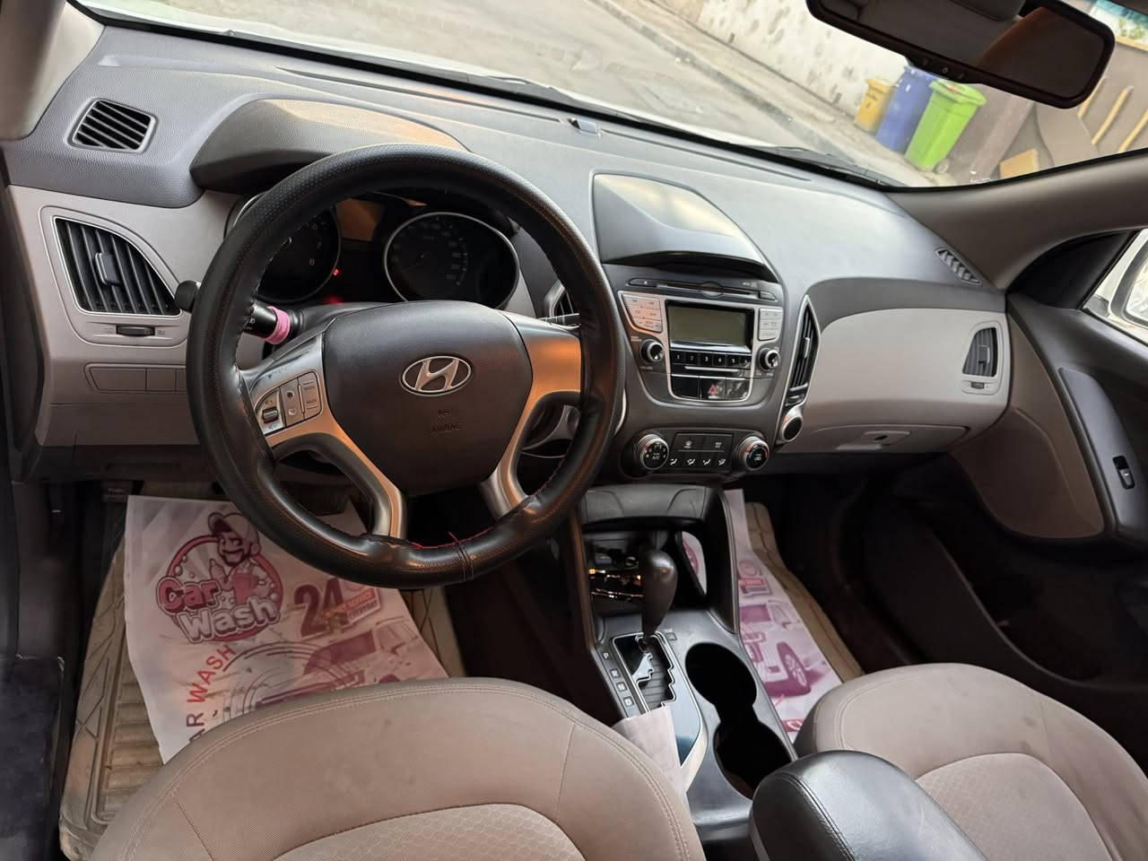 توسان 2011
كفاله عامه ماشيه 43 الف حقيقي 
السونار ايضاً موجود داخل الصور بي 3 شخطات صغار مثل ماواضح بلسونار 
رقم بغداد مكاني بغداد بأسمي وسنويه جديده السياره نضيفه بشكل حتى المنفيس مالتها بعده مضموم


**إذا كنت صاحب هذا الإعلان وتريد حذفه لأي سبب، رجاءا أرسل رسالة إلى الدعم الفني**