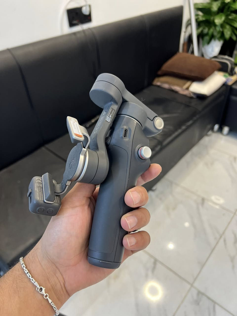 اوزمو
السلام عليكم

‏Dji osmo  Mobile 7p

مع كامل ملحقاته

كاميرا التتبع

جنطة

شاحنة

مدة الاستخدام شهر وقليل جدا 

رقم التلفون ***********

السعر175 الف دينار قفل

