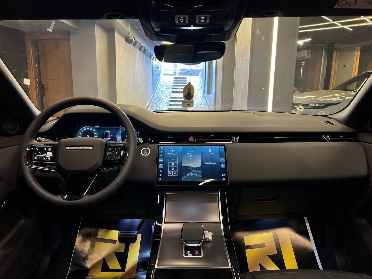 Range Rover Evoque للبيع
P160 R-Dynamic 
model 2026 
zeroo 
Keyless start 
LED & Auto Headlights
Adaptive Cruise Control
Apple CarPlay & Android Auto

سقف بانوراما 
جنوط 19 انش 
كراسي كهرباء + ميموري 
كاميرات 360 
لون اسود فرش اسود 
للتواصل واتس 01147893775


**إذا كنت صاحب هذا الإعلان وتريد حذفه لأي سبب، رجاءا أرسل رسالة إلى الدعم الفني**