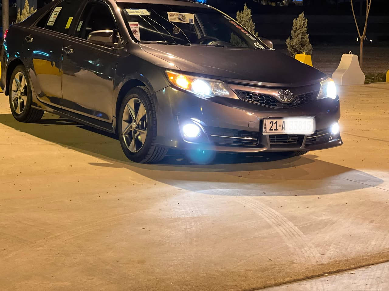 السلام عليكم اقره التفاصيل بل كامل اذا عجبك اتصل 👇للبيع: تويوتا كامري 2012 SE
فول مواصفات 6 V ✈️ سلندر بارنوما فتحة سقف 
رقم سليمانيه الجديد بسمي قبل أسبوع حولتهه كله جديد

--- تفاصيل السيارة:

ماشية فقط 70 ميل – شبه جديدة

فول مواصفات +  (فتحة سقف 
كشن كهرباء 
بصمه تشغيل
بصمه بوب 
السيارة خالية من الضرر فقط جاملغ كلير أمريكا 

فقط بخ (رش) – بدون أي صدمة أو شاصي

---

 مواصفات تويوتا كامري 2012 SE V6 المواصفات الكاملة:

 المحرك والأداء:

محرك V6 سعة 3.5 لتر

قوة 301 حصان

قير أوتوماتيك 8 سرعات

نظام دفع أمامي (FWD)

تبديل سرعات من المقود (Paddle Shifters)

نمط قيادة رياضي + عادي + اقتصادي

 الراحة والداخلية:

مقاعد جلد رياضية مع تطريز رصاصي 

مقاعد أمامية كهربائية

فتحة سقف

شاشة كبيرة وسطية تعمل بال كار بلي 

تحكم كامل من المقود

تشغيل بصمة + دخول ذكي

 السلامة والتقنيات:

كاميرا خلفية + حساسات أمامية وخلفية

نظام تثبيت السرعة الذكي 

وسائد هوائية كاملة

نظام مراقبة ضغط الإطارات (TPMS)

 الخارج

جنوط ألمنيوم مقاس 19 إنج

مخرجين عادم مزدوجين (Dual Exhaust)

 السيارة جاهزة بالكامل، ما تحتاج أي صرف أو تصليح
 بإمكانك المعاينة والاتصال بأي وقت

رقم صاحب سيارة ***********
ملاحظة بس الجناي يتصل كلشي موضح بل منشور تحياتي للجميع
