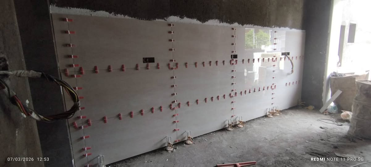 السلام عليكم خلفه بورسلين جدار وارضي شغل نضيف تسليم مهندس للاستفسار مراسله الصفحه او الاتصال***********
