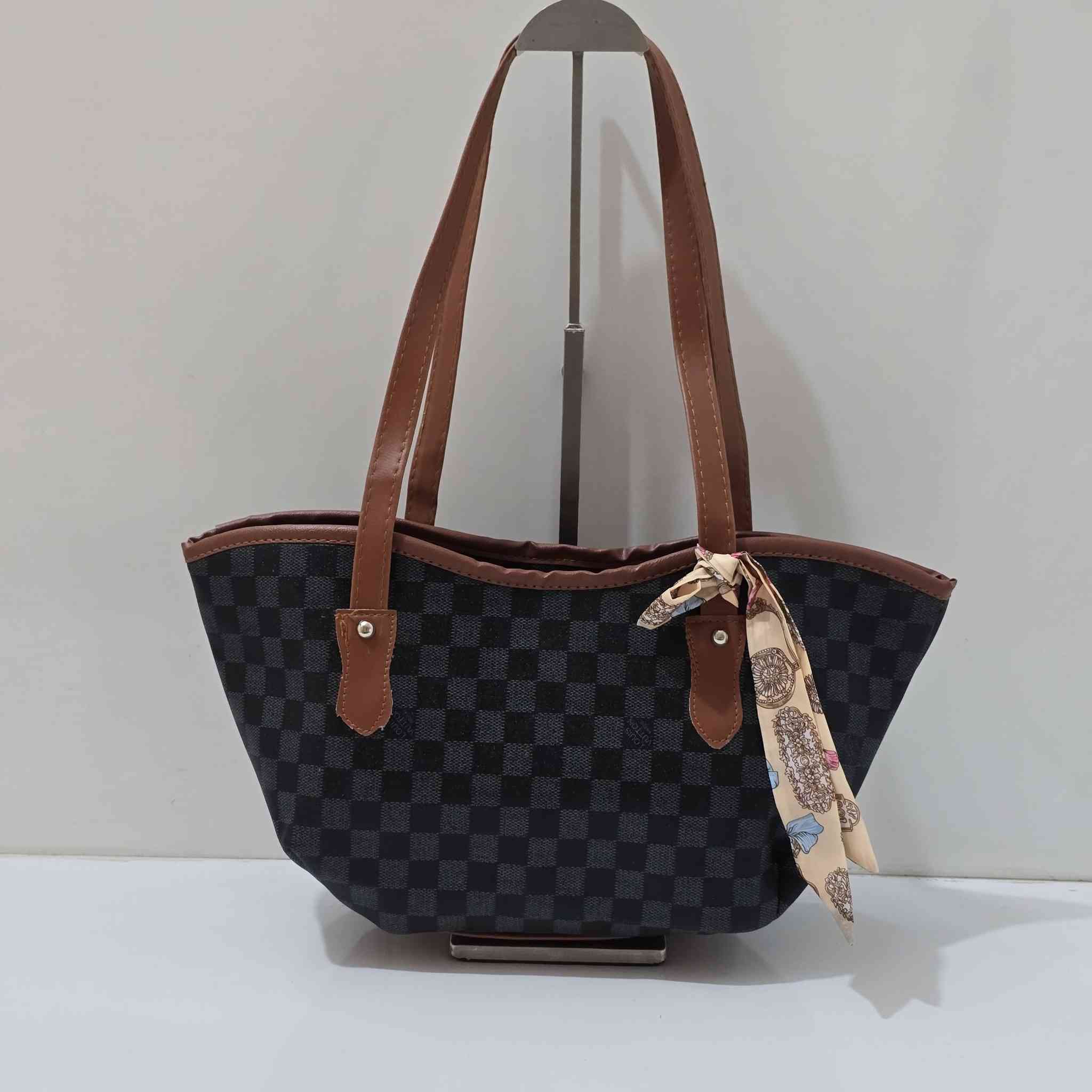 #جديد_الورود_للحقائب 
جمالها ونزاكتها 
السعر #ب٨ الف فقط 

متوفره حسب الالوان المرفقه في الصور ❤❤❤

#اذا_حبيتي_تكون_اطلالتج_مميزه راسلينا ع البيج 
او الاتصال ع الرقم ✅️***********✅️

  #التوصيل لكل محافظات العراق(٥) الف فقط 
  #التوصيل لمحافظة بابل (٣) الف فقط

#توجد_خدمة_توصيل_المسيب_وكافة_محافظات_العراق

#ملاحظه المحل حقائب نسائيه وملابس أطفال واكسسوارات داخل المحل 🔥 يارزاق 

العنوان ازياء الورود بابل_مسيب_شارع المستشفى مجمع مضر النجار
 #مقابل مجمع ريحانه للأقمشة 
#مجاور دكتوره علياء النسائيه 
#مجاور احمد للموبايل 
رابط قناتنا ع التليكرام  https://t.me/alwrood996

رابط صفحتنا ع الانستغرام https://instagram.com/alwr.ood9?igshid=ZGUzMzM3NWJiOQ==    تشرفونا وتنورونا
