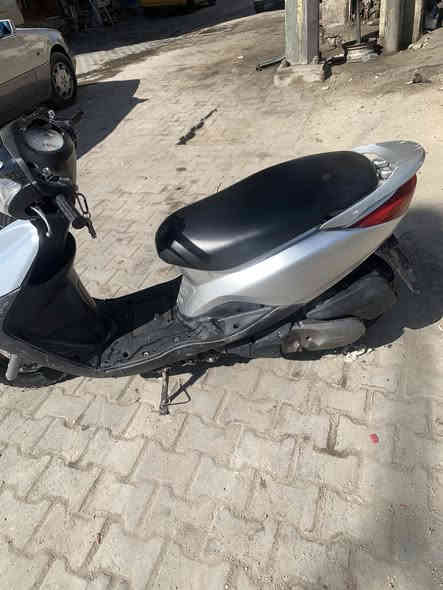 دراجة بريز ببغاء مكفولة كفالة عامة 600 وبيها مجال
