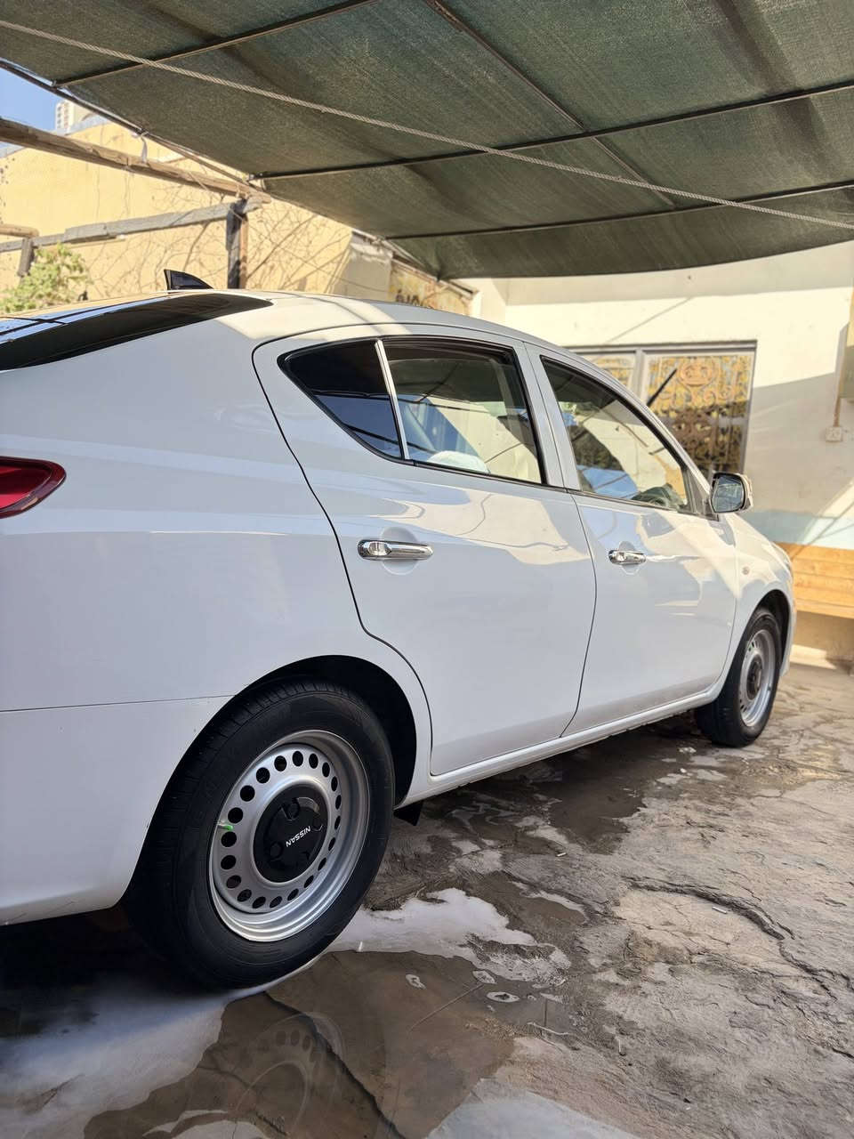 للبيع نيسان صني هندي بليته زركه مديل ٢٤ رقم اربيل الجديد سنويه تنتهي ب ٢٠٢٩ بيه جاملغ مصبوغ اثر طخه وبارد قليل بالباب الوره فقط باقي سياره كفاله شاشه كامره يوتيوب كشافات زنون عالي و ناصي تخم تاير مكينه كير حداده سياره جاهزه ع الاخير السعر ١١٦ و بيه مجال قليل مكاني البصره ابو الخصيب رقمي ***********.
