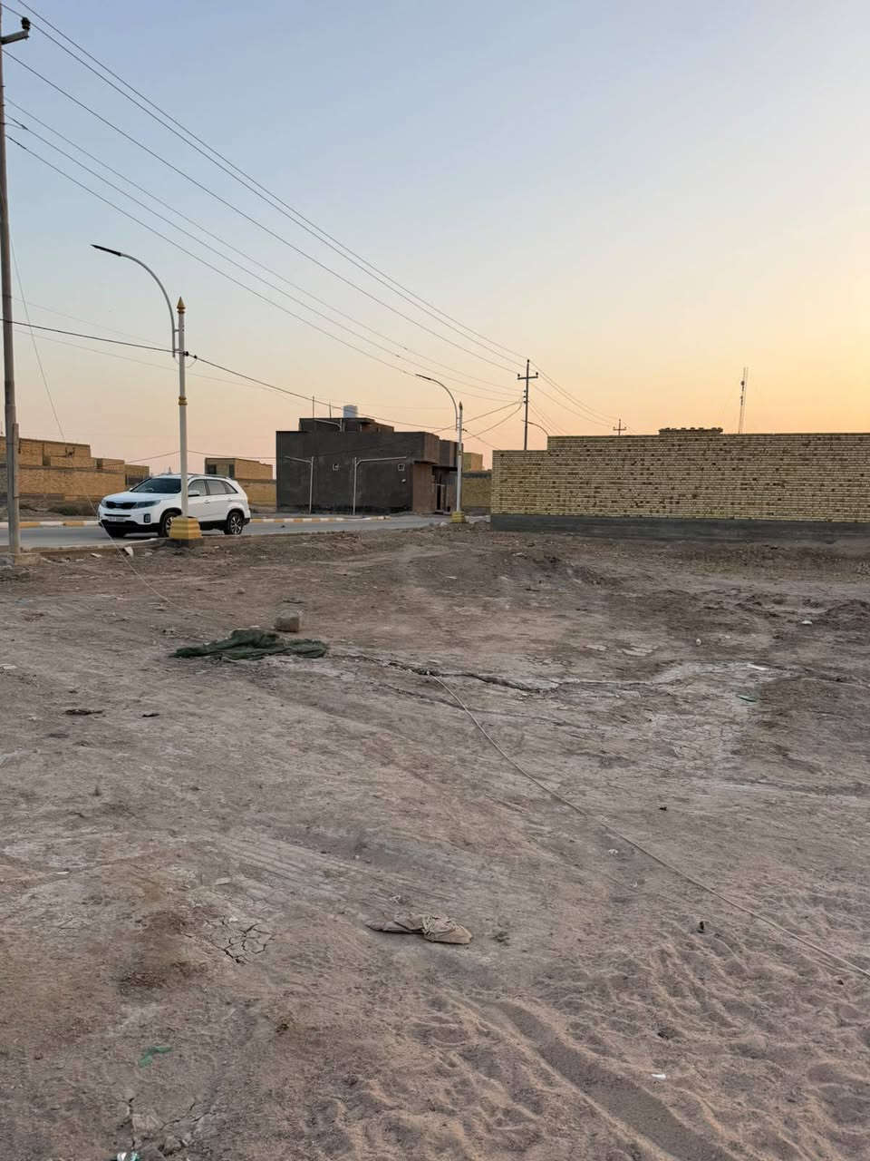 قطعه للبيع طابو صرف في ناحيه العكيكه داخل الدفان الجديد
مساحه 250 متر.  سكنيه   جاهزه للبناء 
 بظهر شارع 15   وشارعه 12 متر
 
ا  
ه‍ـ/***********
