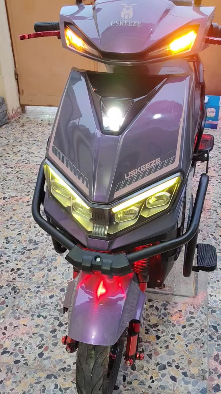 سلام عليكم  شحن مدرع حديث للبيع  بعده جديد شخط مابي 6 بطاريات كبار بعدهن جدد يقرن  فول مانازلات شعره عن وضع الشركه حساسات امان نشرات محيطيه لدات  يشتغل كارت وبصمه  4 سرع  وبعد بي هواي مواصفات   الدراجه بعدها جديده  سعرها 650 وبيها مجال  وترهم مراوس للاستفسار مراسله الصفحه او الاتصال *********** بي واتساب
