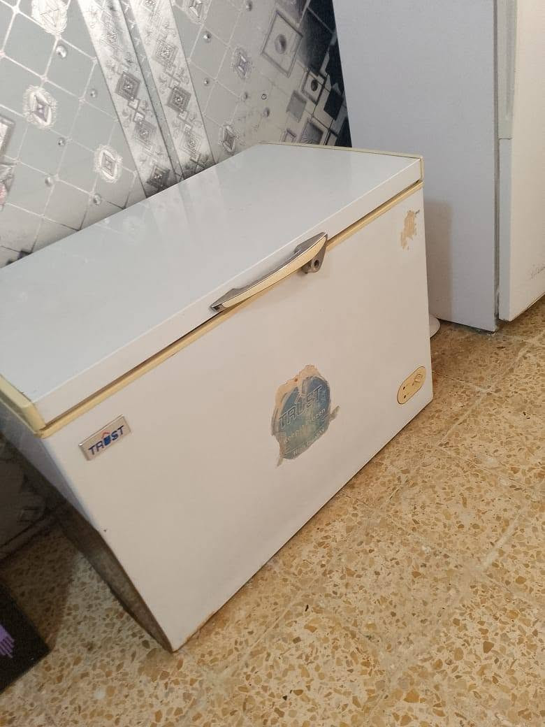 سلام عليكم متوفر مجمده نظيفة حجم كبير شغالة اي خلل مابيهه بالبكرلي قرب الملعب الرياضي تصلح للمحلات والبيوت الي عدهم عائلة كبيرة تواصل خاص او ع الرقم ***********
