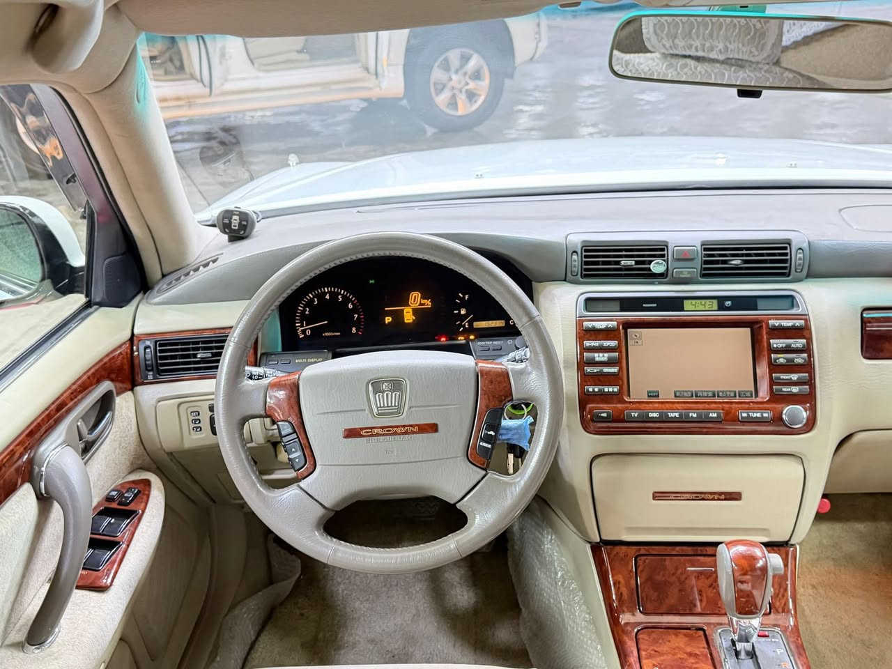 سلام عليكم 
للبيع ملكة كراون (((ادوات ))دخول جديد

مواصفات

رادار بلاد 
٤دكم 
اريل امامي خلفي 
كرستال اصل 
شاصي٧٥
بردة خليفة
شاشه  
استيرن كهرباء 
تحكم استيرن 
كشنات ٤كهرباء  
ثلاجه خلفيه 
امرايات اوتو
كامره خلفيه+جوانب 
جامات اوتو 
محرك دي فور كبير 
تحوير نجف دشبول نجف 
***********
