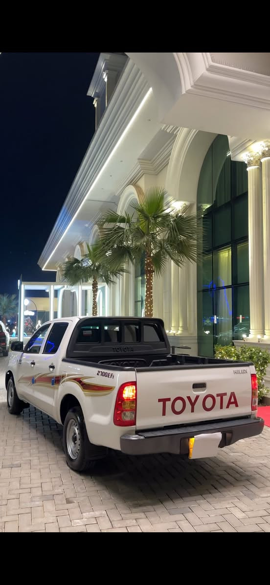 TOYOTA HILUX موديل 2010
سيارة 85000روية دعامي لو دعامي به شه رت بي سبوغ 
سعر 205 مجال
***********

