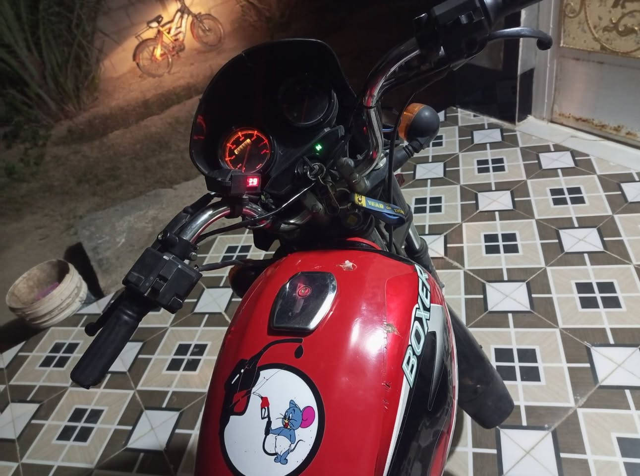 بوكسر موديل 21مرقم رقم وسنويه بغداد رقم نكليزي سعر 1500مكاني تقاطع عبد الله بن علي***********
