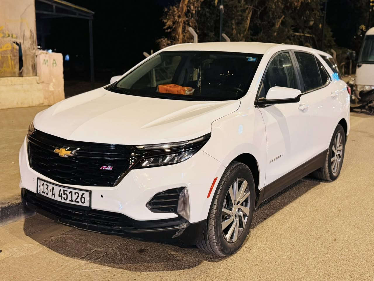 السلام عليكم
اسم السيارة: شوفروليت - كونكس 
موديل :2024

 السعر : 185 بيه مجال 
اللوحة : رقم ميسان بسمي 
الفئة : LT 
المواصفات : 👇
—————————
1- شاشة وسط للتحكم في ايعازات السيارة 
2- كامرة دوارة مع الستيرن ( اصل ) 
3- ويل كب حجم 17 ( اصل )
4- حدادية جديدة 
5- دواخل مخمل 
6- تحكم ستيرن جهتين 
7- عداد المسافة  20 
8-سايد بريك بصمة
9- طقم تاير جديد 
10 - لايت زنون  مع كشاف زنون( اصل )
11- قوة 1500 تيربو  
12 - محرك 4 سلندر   
13 - سستم صوت كامل 
14-كشن سائق كهرباء 
15- رادار جانبي نقطة عمياء  
16- مانع انزلاق ABS 
17- حساس خلفي اصل 
18- فول بصمة 
19- تبريد خلفي 
20 تحديد مسار امامي
 
 الحادث في صور منشوره 

رقم الهاتف:***********
  
رقم وتساب ***********

المكان ميسان تحويل ثاني يوم
