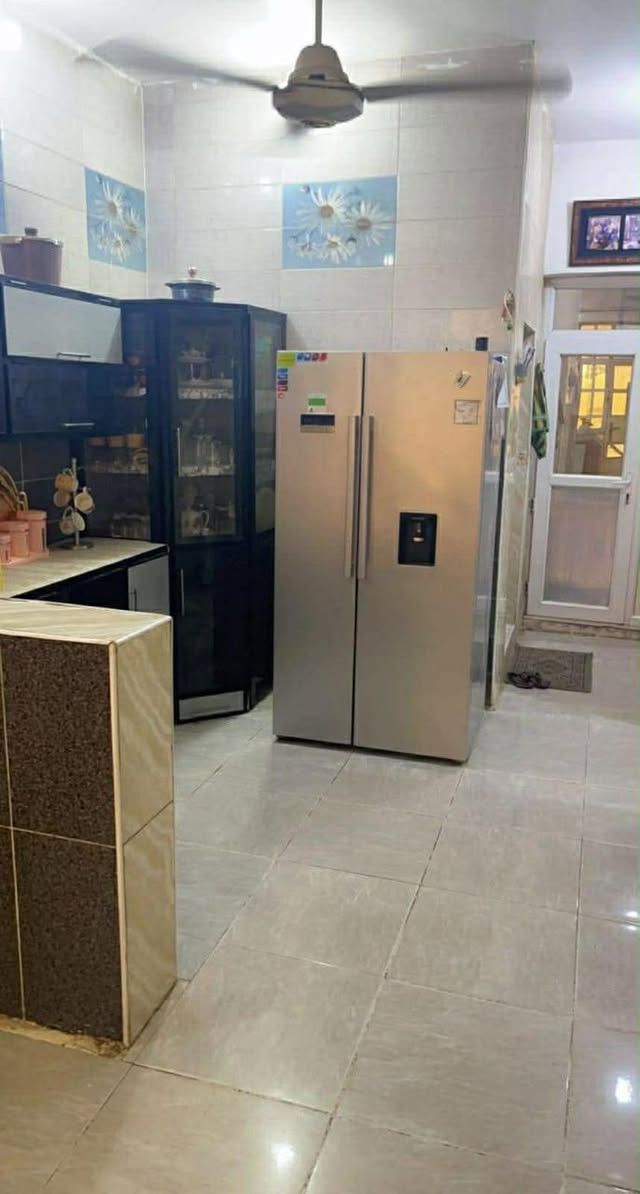 بيت 100 م طابقين طابو زراعي بآسمي سند 25 حي المصطفى نهاية شارع الكليه شارع تبليط ومجاري جوفيه وخطين أبي ماء ومحولة كهرباء خاصه للشارع يحتوي على ثلاث غرف نوم وصاله عدد 2 ومطبخ حار وبارد واستقبال وكراج وثلاثة مجموعه صحيه ،، البيت اخو الجديد او مراوس هم عادي
للآستفسار ***********
