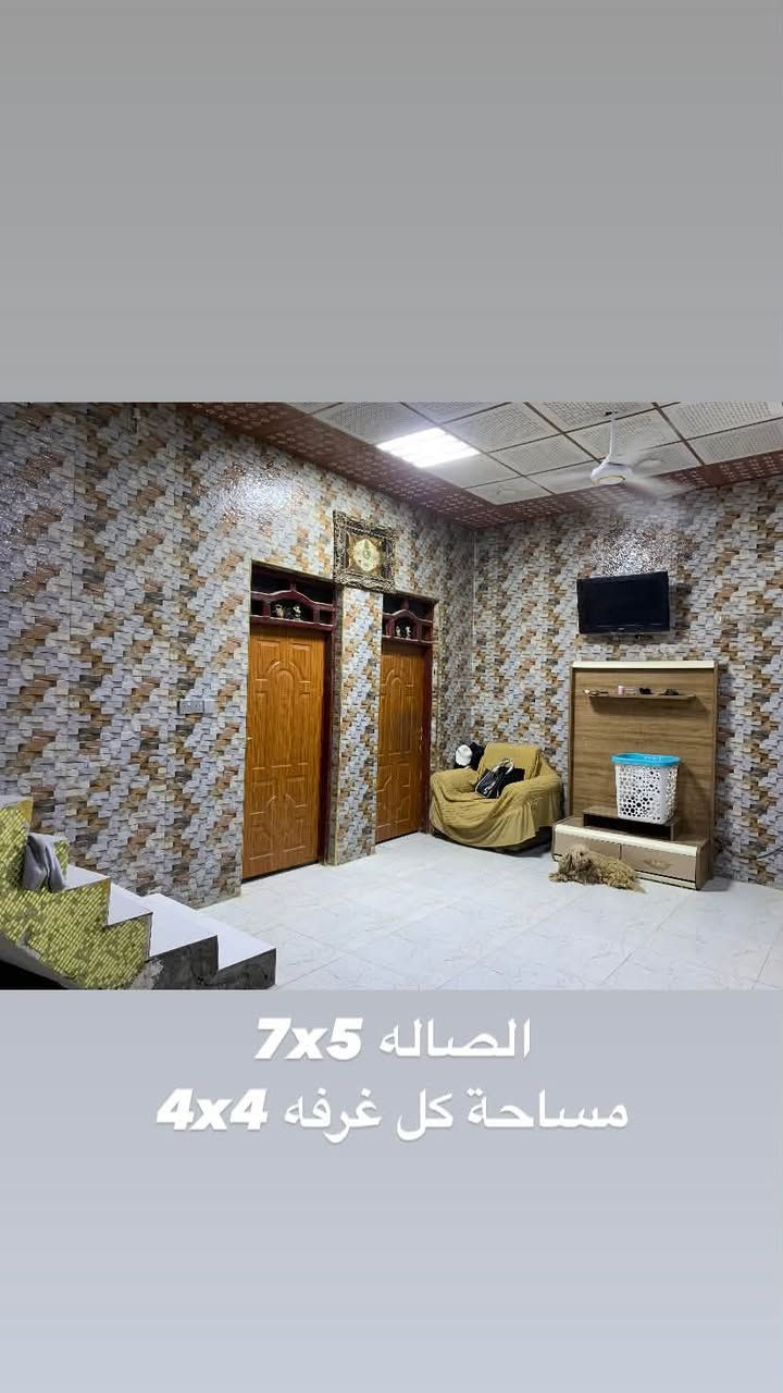 السلام عليكم بيت للبيع العنوان حي الجامعه نهاية شارع 20 او حولي حجي هندي قرب مولدة مهند البيت بناء جديد سنة 2022 كونكريت مسلح التفاصيل مذكوره داخل الصور مع ممر داير البيت بالاضافه الى الغرف عدد2 مساحة الغرفه الوحده 4x4 مع بيتونه على كبر الصالة تصير غرفه او مخزن 
السعر 85 مليون وبي مجال للتواصل ***********
